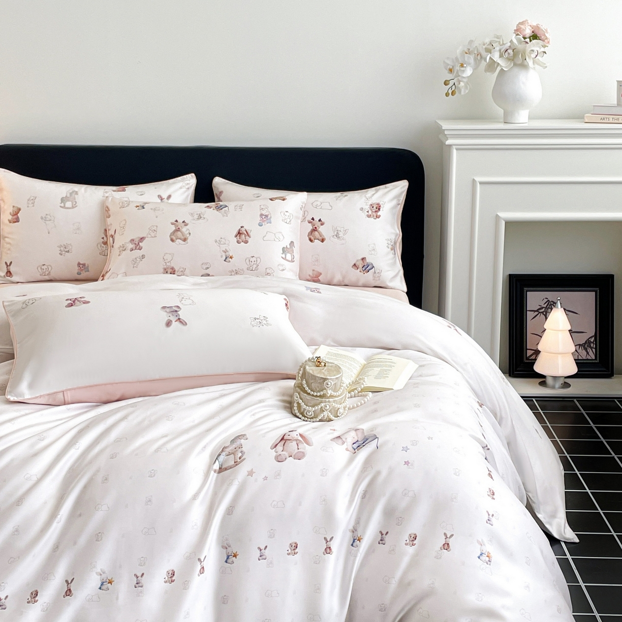 91家纺网 家纺一手货源 找家纺 慕晨 2026新款莱赛尔数码印高级简奢卡通大版印花丝滑被套四件套 木马象--米白