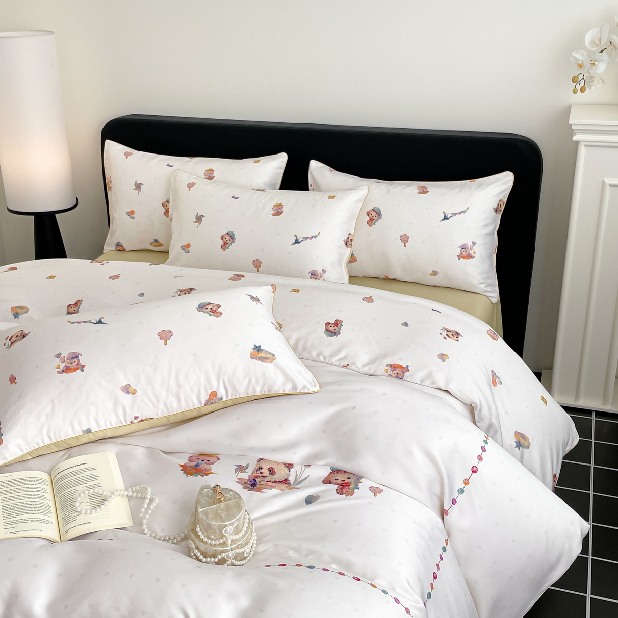 91家纺网 家纺一手货源 找家纺 慕晨 2026新款莱赛尔数码印高级简奢卡通大版印花丝滑被套四件套 三只熊--米白