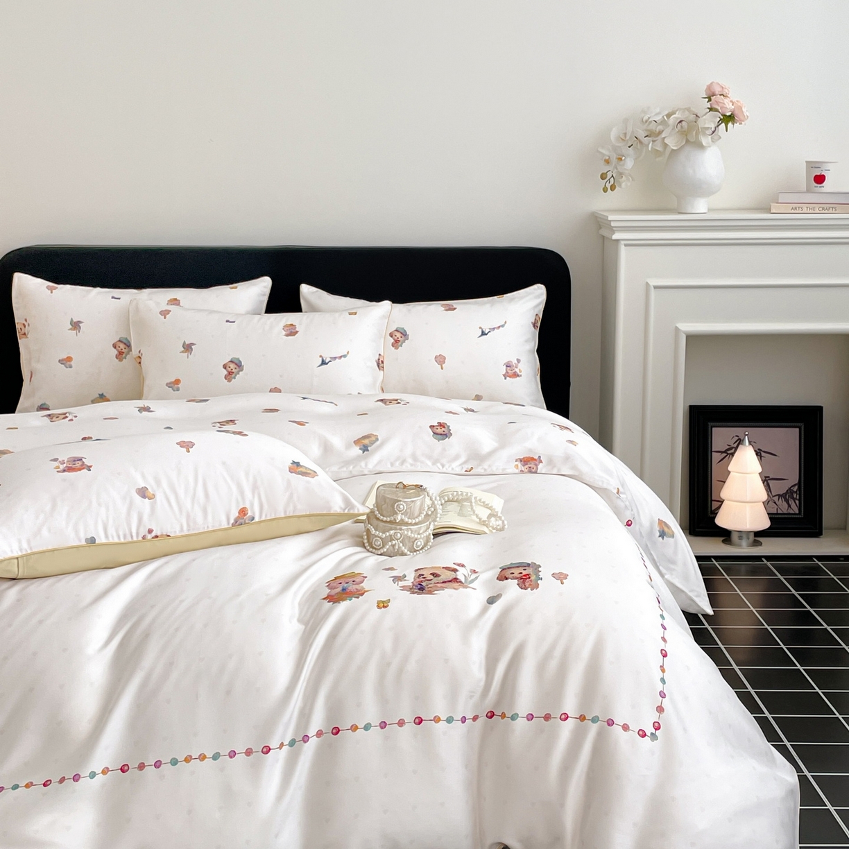 91家纺网 家纺一手货源 找家纺 慕晨 2026新款莱赛尔数码印高级简奢卡通大版印花丝滑被套四件套 三只熊--米白