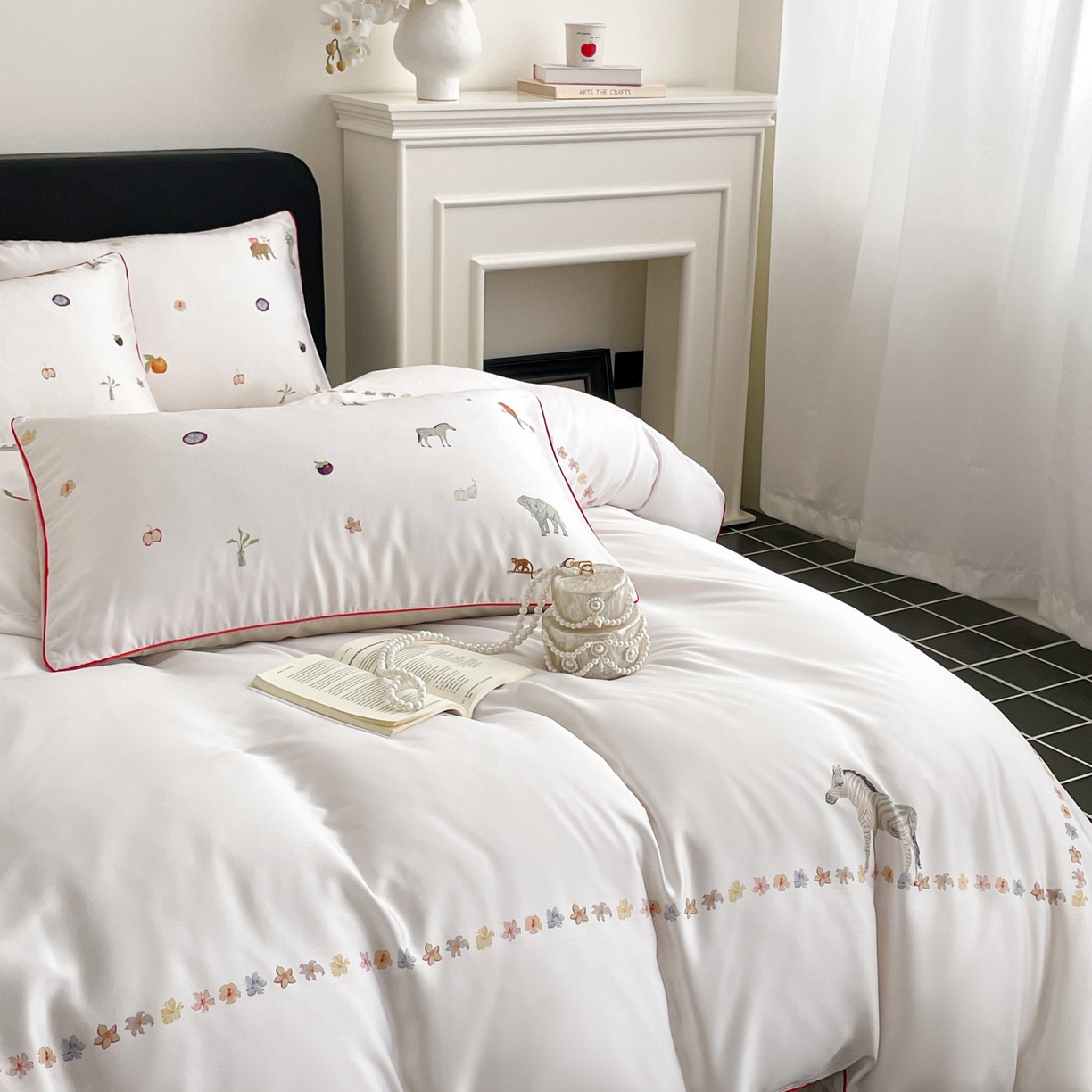 91家纺网 家纺一手货源 找家纺 慕晨 2026新款莱赛尔数码印高级简奢卡通大版印花丝滑被套四件套 斑马--米白