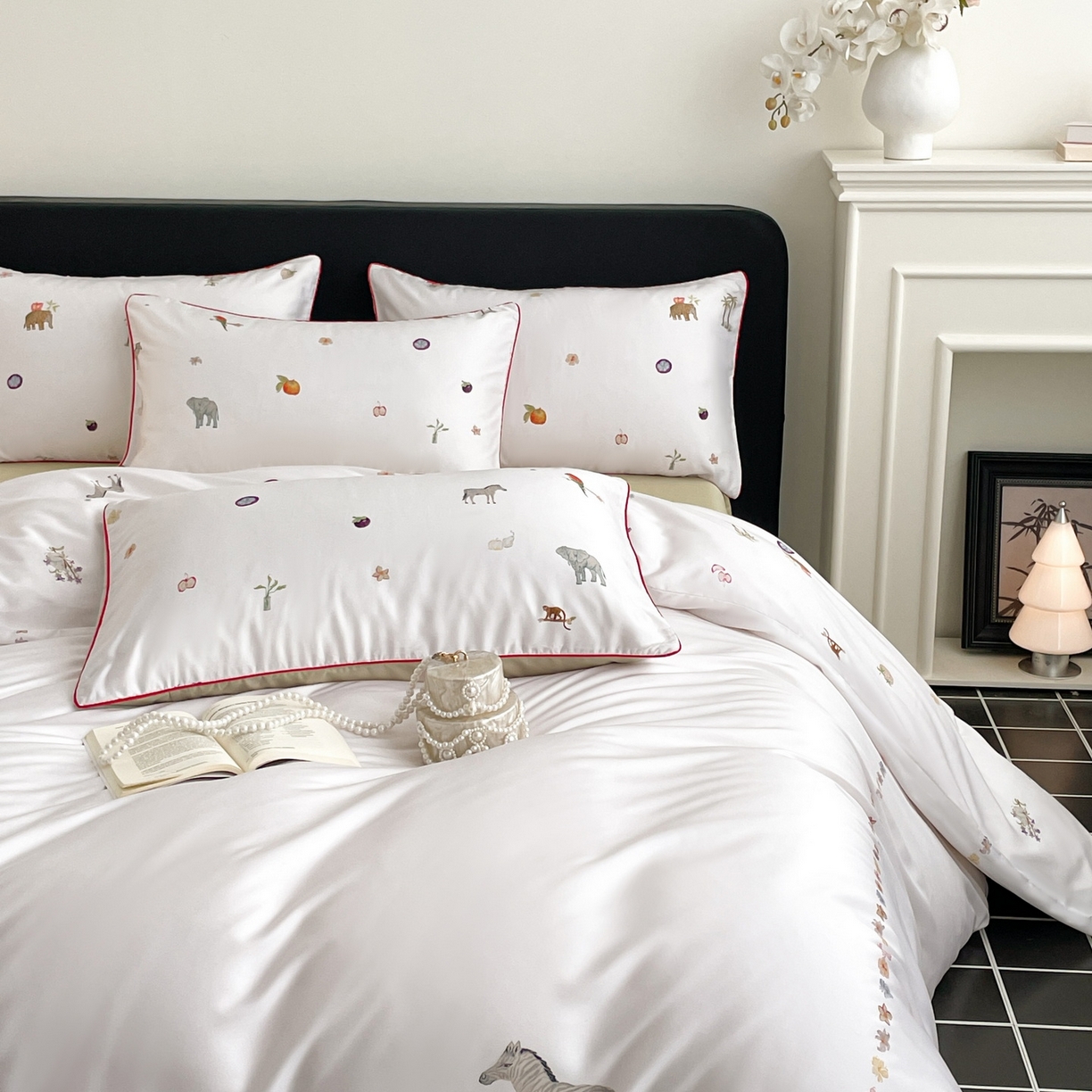 91家纺网 家纺一手货源 找家纺 慕晨 2026新款莱赛尔数码印高级简奢卡通大版印花丝滑被套四件套 斑马--米白