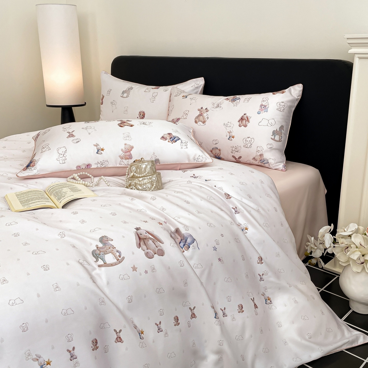 91家纺网 家纺一手货源 找家纺 慕晨 2026新款莱赛尔数码印高级简奢卡通大版印花丝滑被套四件套 木马象--米白