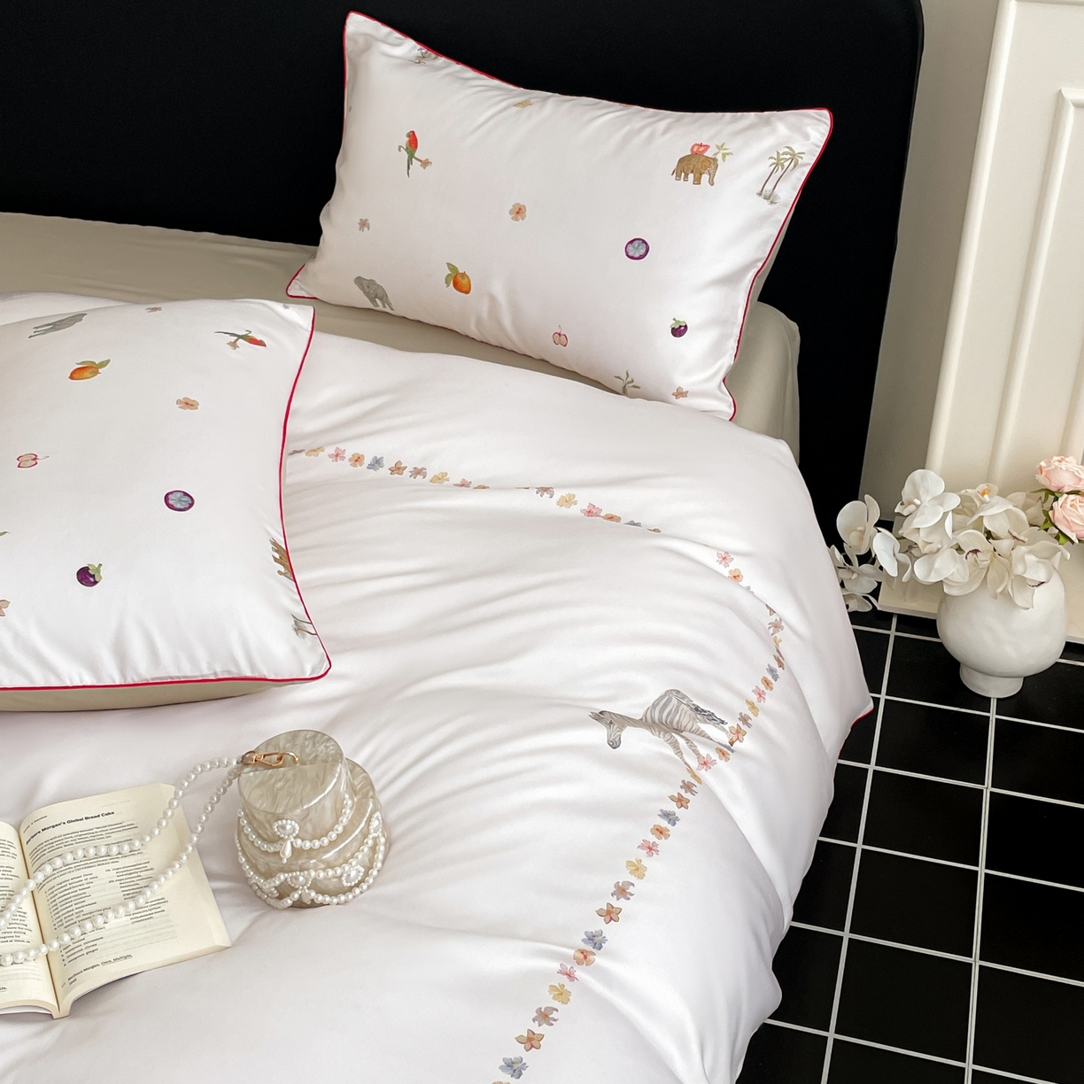 91家纺网 家纺一手货源 找家纺 慕晨 2026新款莱赛尔数码印高级简奢卡通大版印花丝滑被套四件套 斑马--米白