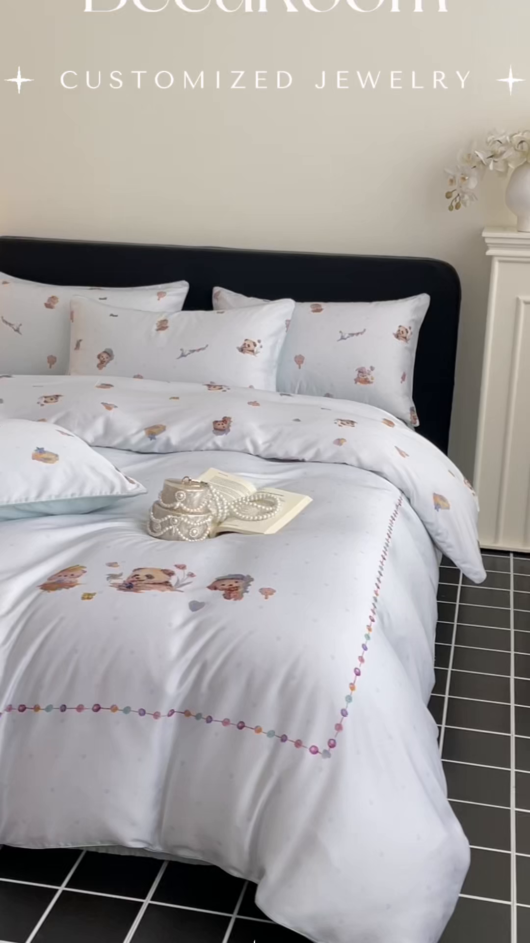 91家纺网 家纺一手货源 找家纺 慕晨 2026新款莱赛尔数码印高级简奢卡通大版印花丝滑被套四件套 三只熊--蓝