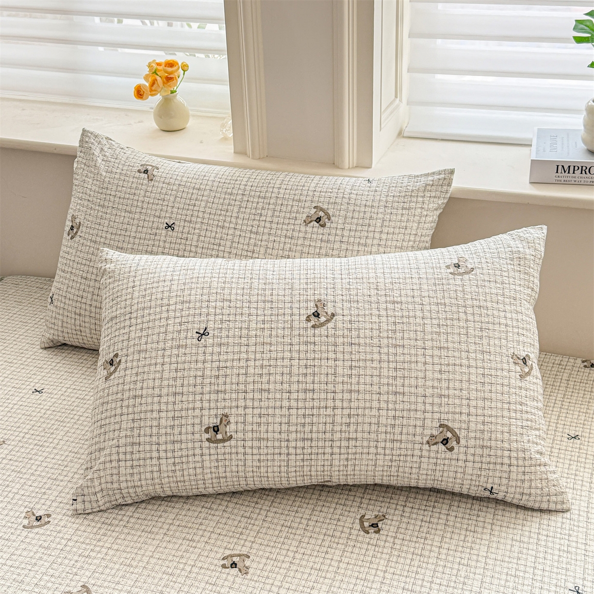 91家纺网 家纺一手货源 找家纺 女子家纺 2026新款亲肤泡芙纱印花床笠单床笠床笠单件 织纹木马