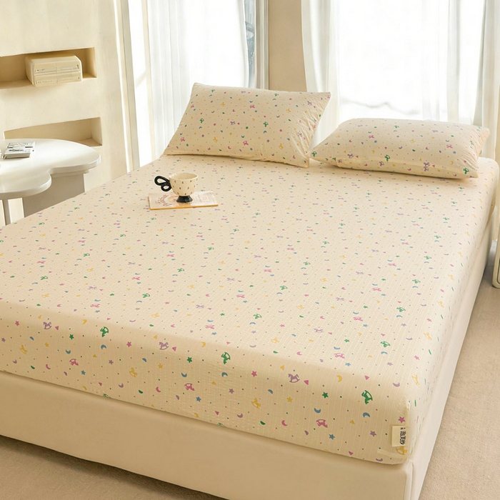 91家纺网 家纺一手货源 找家纺 几禾 2026新款高克重泡芙纱~印花款（单床笠）浅糯系列-110g CL浅糯-摇摇木马