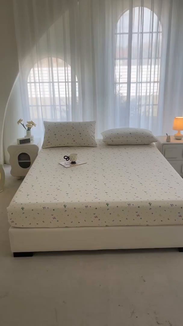 91家纺网 家纺一手货源 找家纺 几禾 2026新款高克重泡芙纱~印花款（单床笠）浅糯系列-110g CL浅糯-摇摇木马