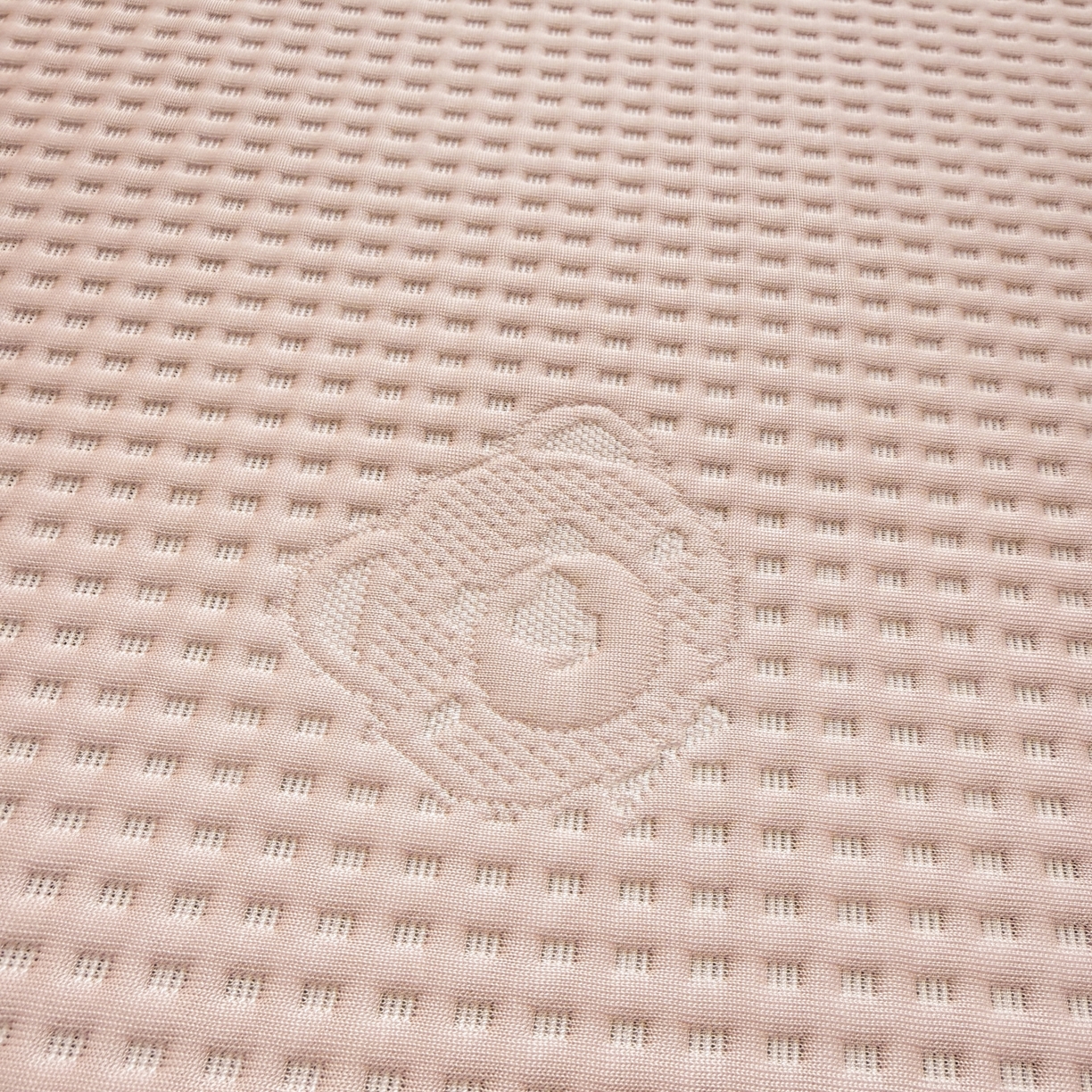 91家纺网 家纺一手货源 找家纺 欧邦 2026新款华夫格小熊系列凉感冰豆豆凉席绑带款夏被套件 小熊贵妃粉