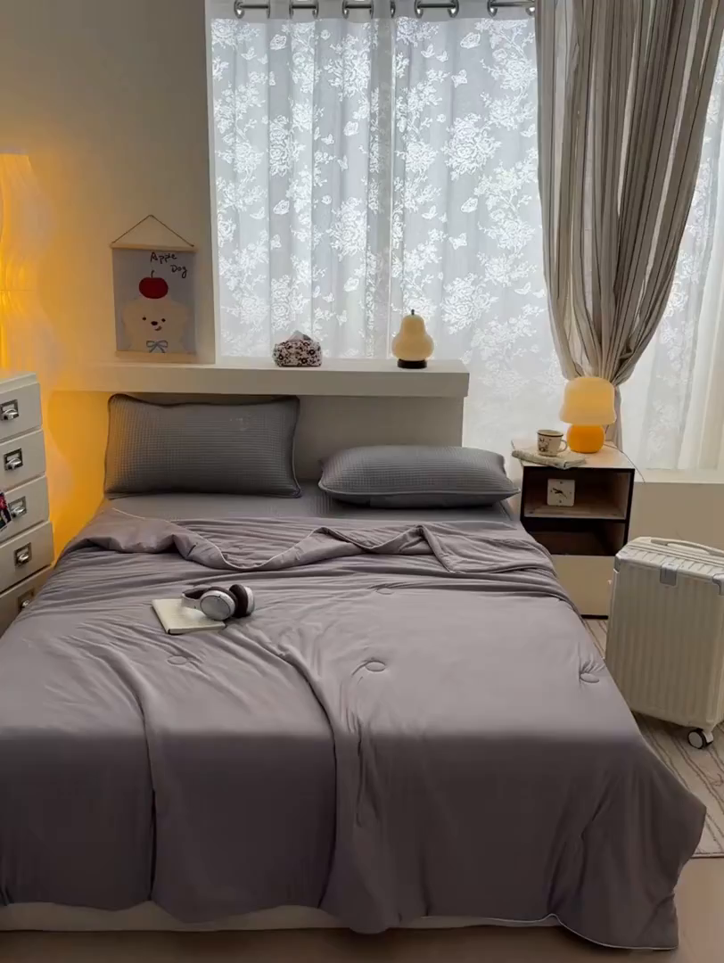 91家纺网 家纺一手货源 找家纺 欧邦 2026新款华夫格小熊系列凉感冰豆豆凉席绑带款夏被套件 小熊极致灰