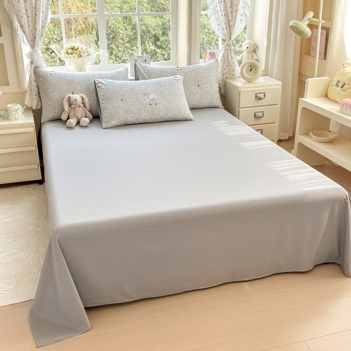 91家纺网 家纺一手货源 找家纺 诗黛尔 2026新款学生季仙女小花卉植物卡通云朵棉四件套三件套（二） 沁园-灰