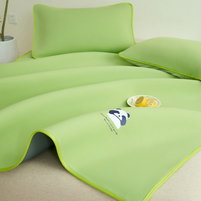 91家纺网 家纺一手货源 找家纺 晨曦家纺 2026新款可爱熊猫冻冻凉感席3D空气感凉席席子 熊猫冻感席-果冻苹果绿