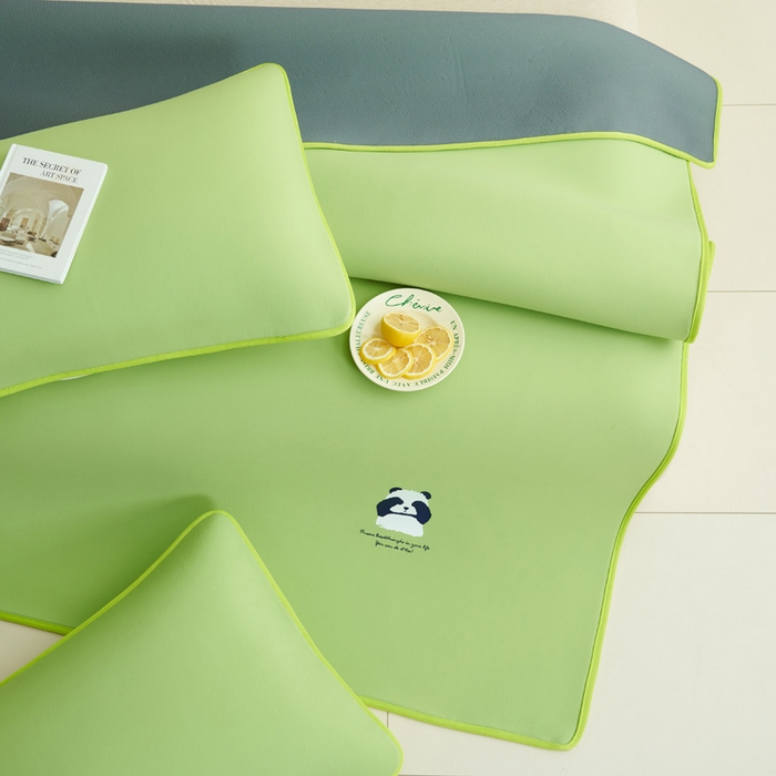 91家纺网 家纺一手货源 找家纺 晨曦家纺 2026新款可爱熊猫冻冻凉感席3D空气感凉席席子 熊猫冻感席-果冻苹果绿