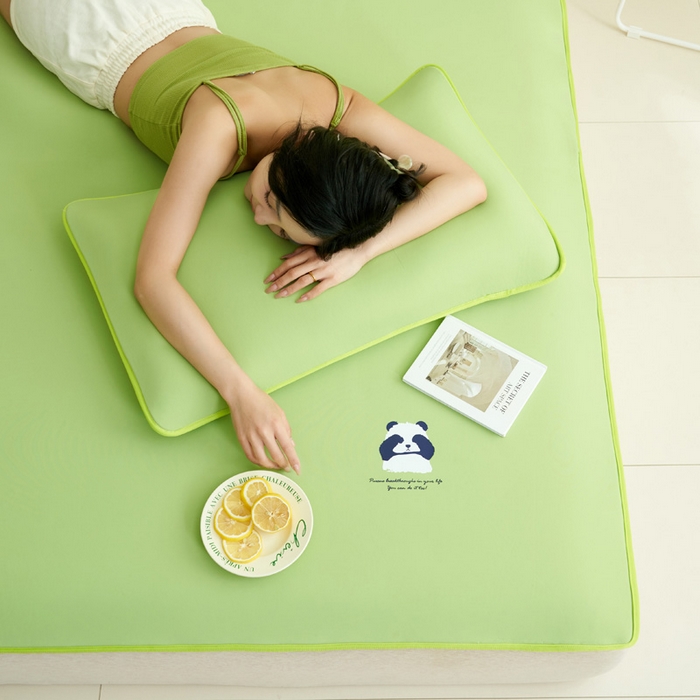 91家纺网 家纺一手货源 找家纺 晨曦家纺 2026新款可爱熊猫冻冻凉感席3D空气感凉席席子 熊猫冻感席-果冻苹果绿