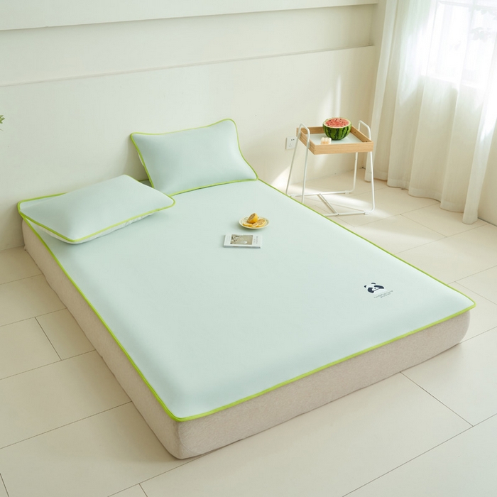 91家纺网 家纺一手货源 找家纺 晨曦家纺 2026新款可爱熊猫冻冻凉感席3D空气感凉席席子 熊猫冻感席-初夏清新蓝