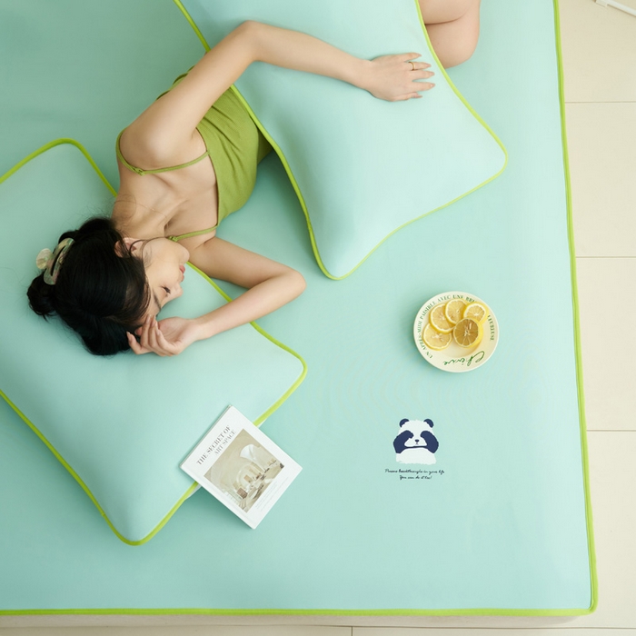 91家纺网 家纺一手货源 找家纺 晨曦家纺 2026新款可爱熊猫冻冻凉感席3D空气感凉席席子 熊猫冻感席-盛夏冰蓝