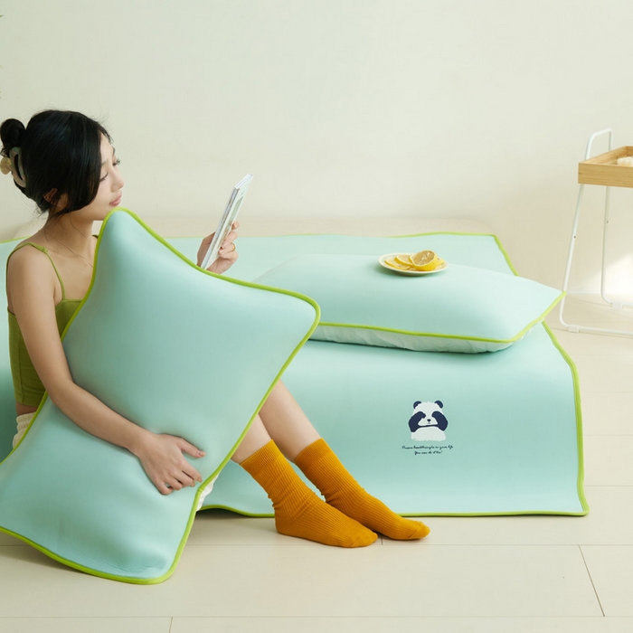 91家纺网 家纺一手货源 找家纺 晨曦家纺 2026新款可爱熊猫冻冻凉感席3D空气感凉席席子 熊猫冻感席-盛夏冰蓝