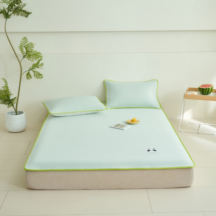 91家纺网 家纺一手货源 找家纺 晨曦家纺 2026新款可爱熊猫冻冻凉感席3D空气感凉席席子 熊猫冻感席-初夏清新蓝