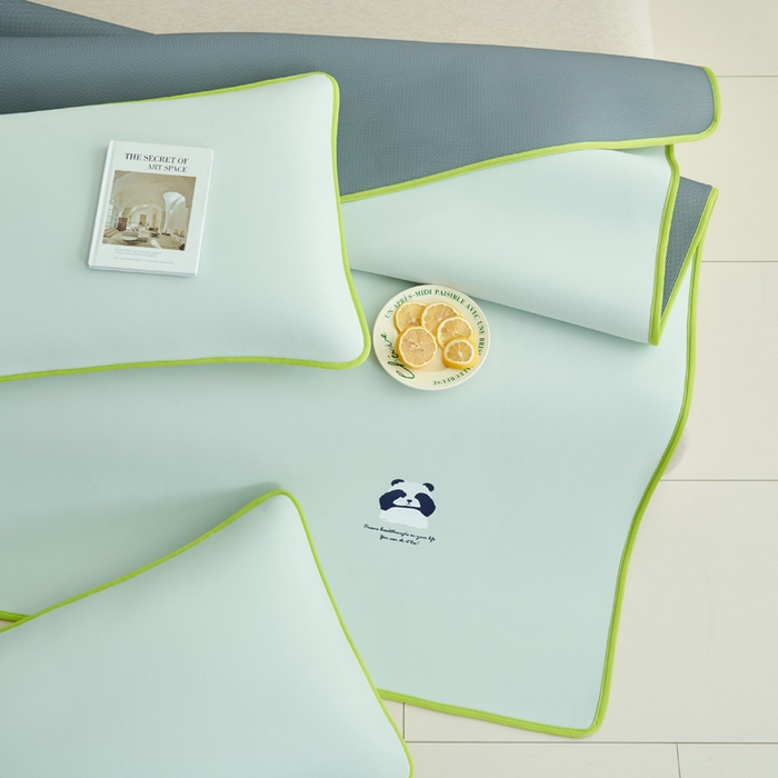 91家纺网 家纺一手货源 找家纺 晨曦家纺 2026新款可爱熊猫冻冻凉感席3D空气感凉席席子 熊猫冻感席-初夏清新蓝