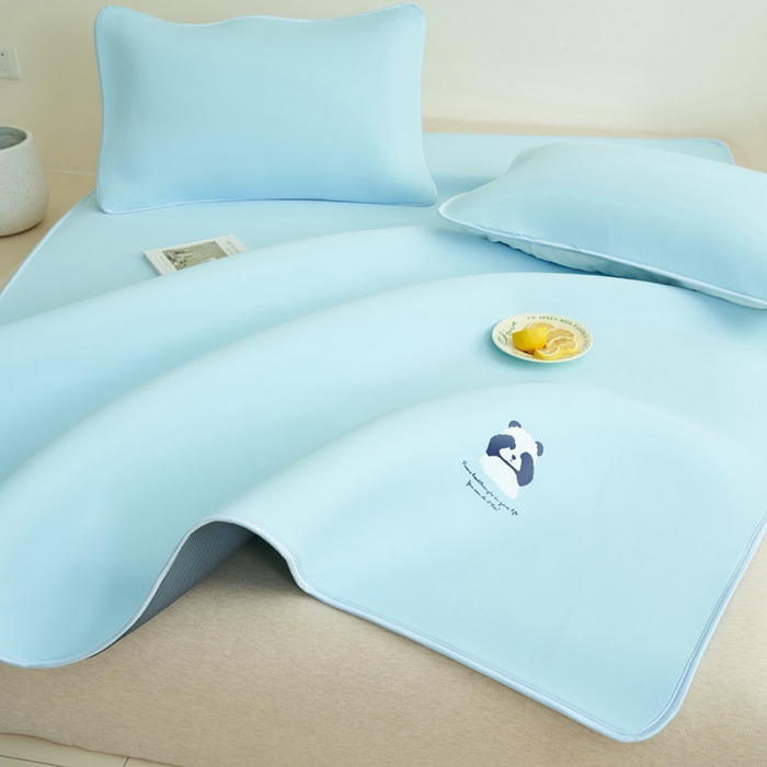 91家纺网 家纺一手货源 找家纺 晨曦家纺 2026新款可爱熊猫冻冻凉感席3D空气感凉席席子 熊猫冻感席-经典天空蓝