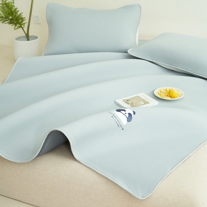 91家纺网 家纺一手货源 找家纺 晨曦家纺 2026新款可爱熊猫冻冻凉感席3D空气感凉席席子 熊猫冻感席-夏日高级灰