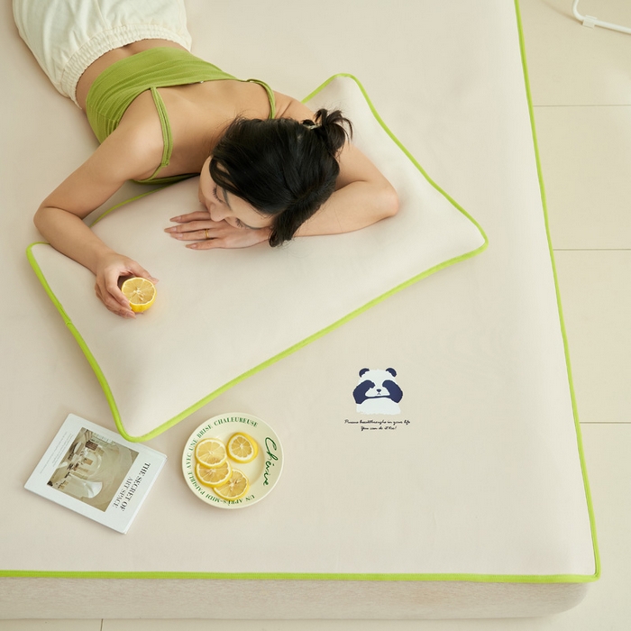 91家纺网 家纺一手货源 找家纺 晨曦家纺 2026新款可爱熊猫冻冻凉感席3D空气感凉席席子 熊猫冻感席-夏日蜜桃粉