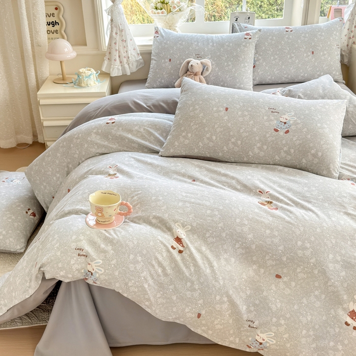 91家纺网 家纺一手货源 找家纺 诗黛尔 2026新款学生季仙女小花卉植物卡通云朵棉四件套三件套（二） 沁园-灰