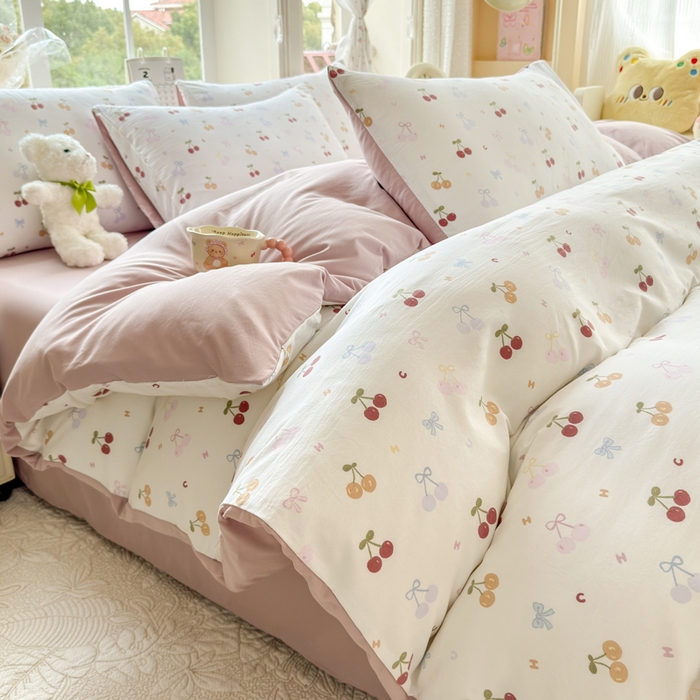 91家纺网 家纺一手货源 找家纺 诗黛尔 2026新款学生季仙女小花卉植物卡通云朵棉四件套三件套（二） 春日甜樱