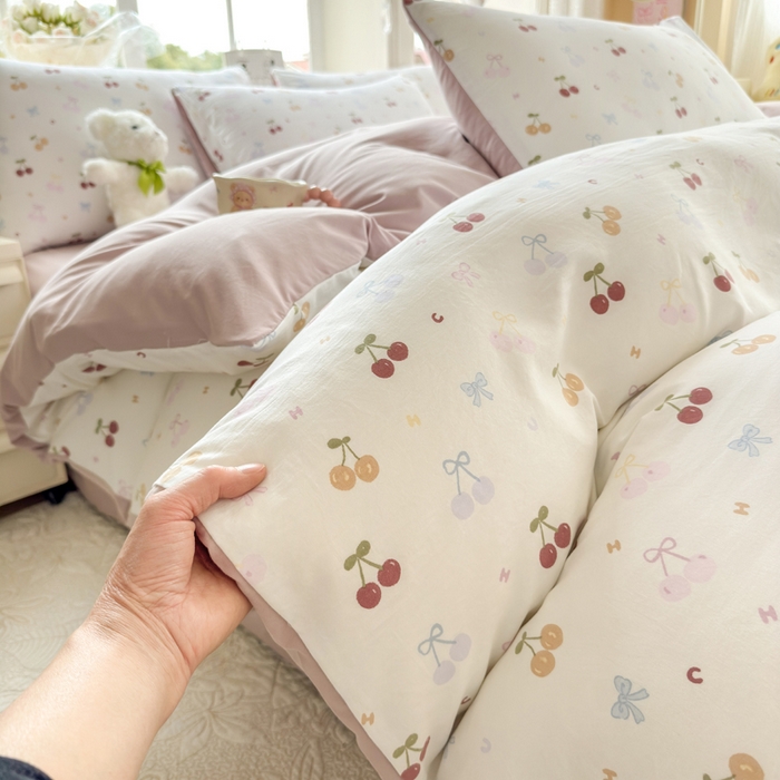 91家纺网 家纺一手货源 找家纺 诗黛尔 2026新款学生季仙女小花卉植物卡通云朵棉四件套三件套（二） 春日甜樱