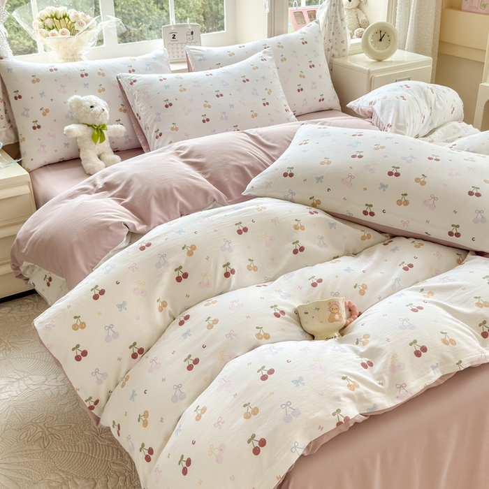 91家纺网 家纺一手货源 找家纺 诗黛尔 2026新款学生季仙女小花卉植物卡通云朵棉四件套三件套（二） 春日甜樱