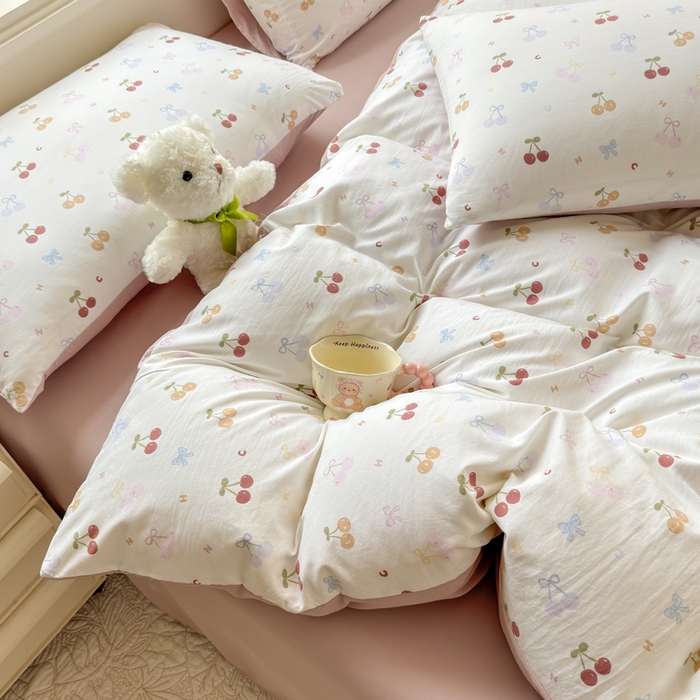 91家纺网 家纺一手货源 找家纺 诗黛尔 2026新款学生季仙女小花卉植物卡通云朵棉四件套三件套（二） 春日甜樱