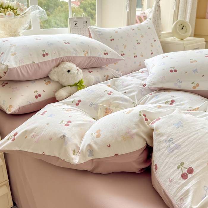 91家纺网 家纺一手货源 找家纺 诗黛尔 2026新款学生季仙女小花卉植物卡通云朵棉四件套三件套（二） 春日甜樱