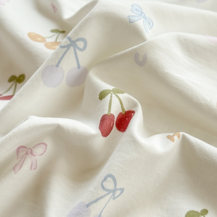 91家纺网 家纺一手货源 找家纺 诗黛尔 2026新款学生季仙女小花卉植物卡通云朵棉四件套三件套（二） 春日甜樱