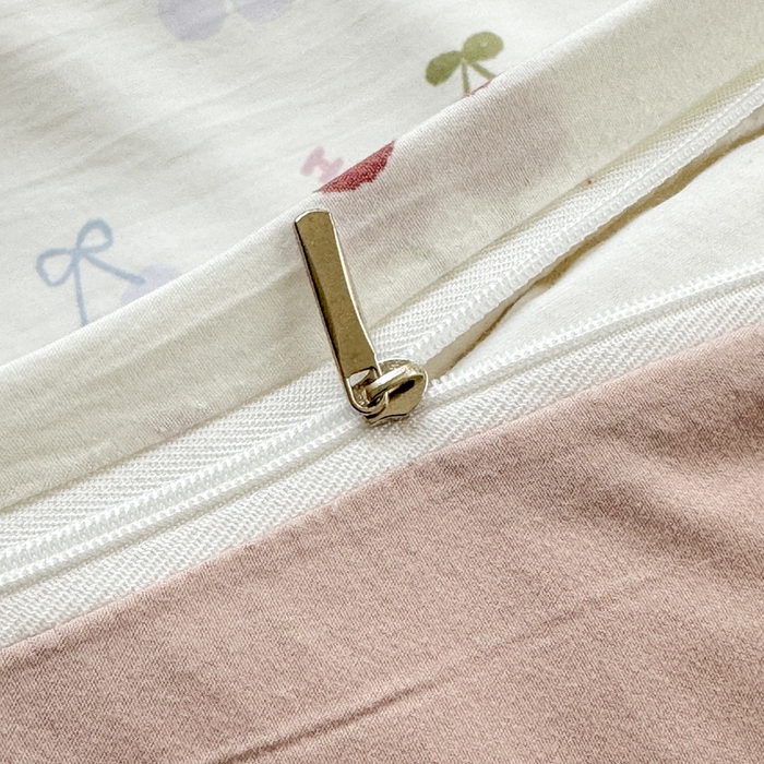 91家纺网 家纺一手货源 找家纺 诗黛尔 2026新款学生季仙女小花卉植物卡通云朵棉四件套三件套（二） 春日甜樱