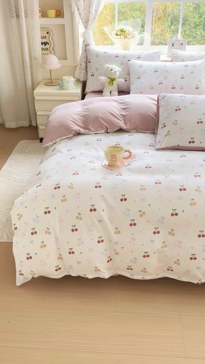 91家纺网 家纺一手货源 找家纺 诗黛尔 2026新款学生季仙女小花卉植物卡通云朵棉四件套三件套（二） 春日甜樱