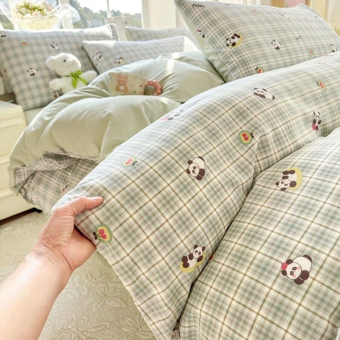 91家纺网 家纺一手货源 找家纺 诗黛尔 2026新款学生季仙女小花卉植物卡通云朵棉四件套三件套（二） 快乐熊猫