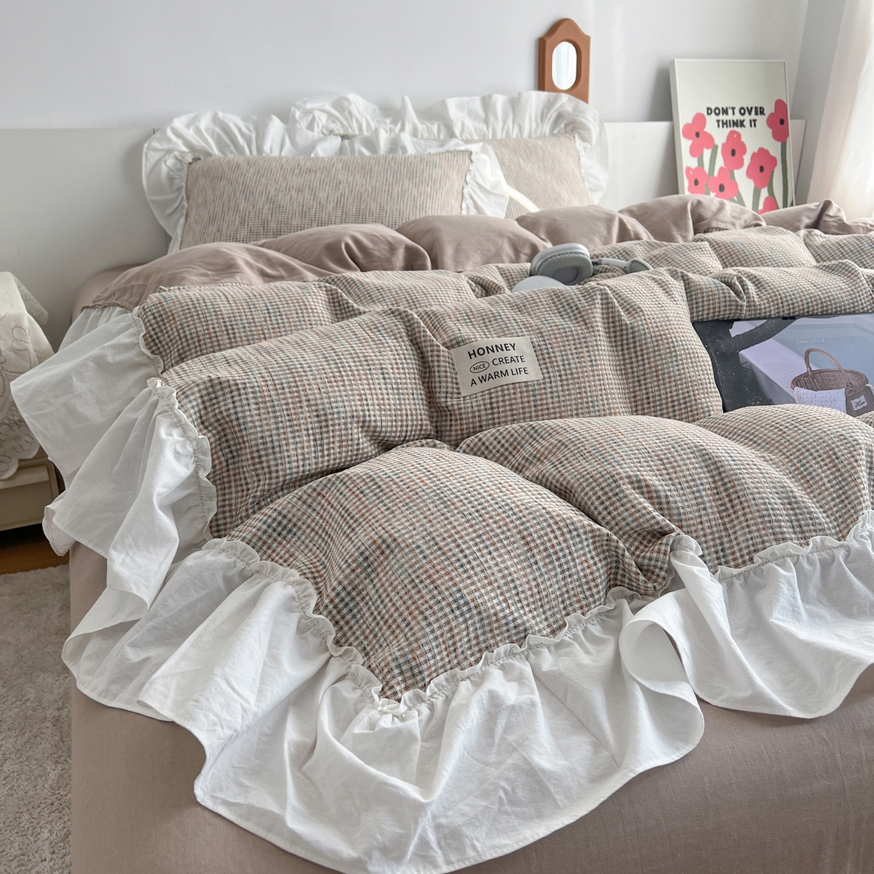 91家纺网 家纺一手货源 找家纺 晨曦家纺 2026新款荷叶花边雪尼尔提花四件套可水洗棉四件套少女风 焦糖软芙