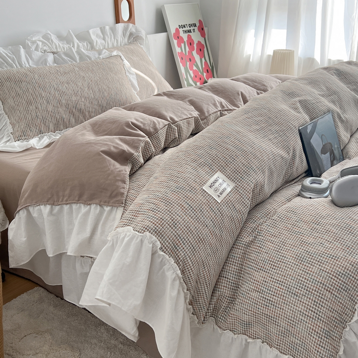 91家纺网 家纺一手货源 找家纺 晨曦家纺 2026新款荷叶花边雪尼尔提花四件套可水洗棉四件套少女风 焦糖软芙