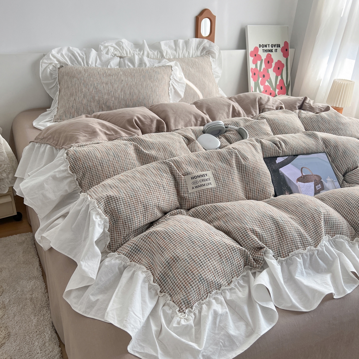 91家纺网 家纺一手货源 找家纺 晨曦家纺 2026新款荷叶花边雪尼尔提花四件套可水洗棉四件套少女风 焦糖软芙