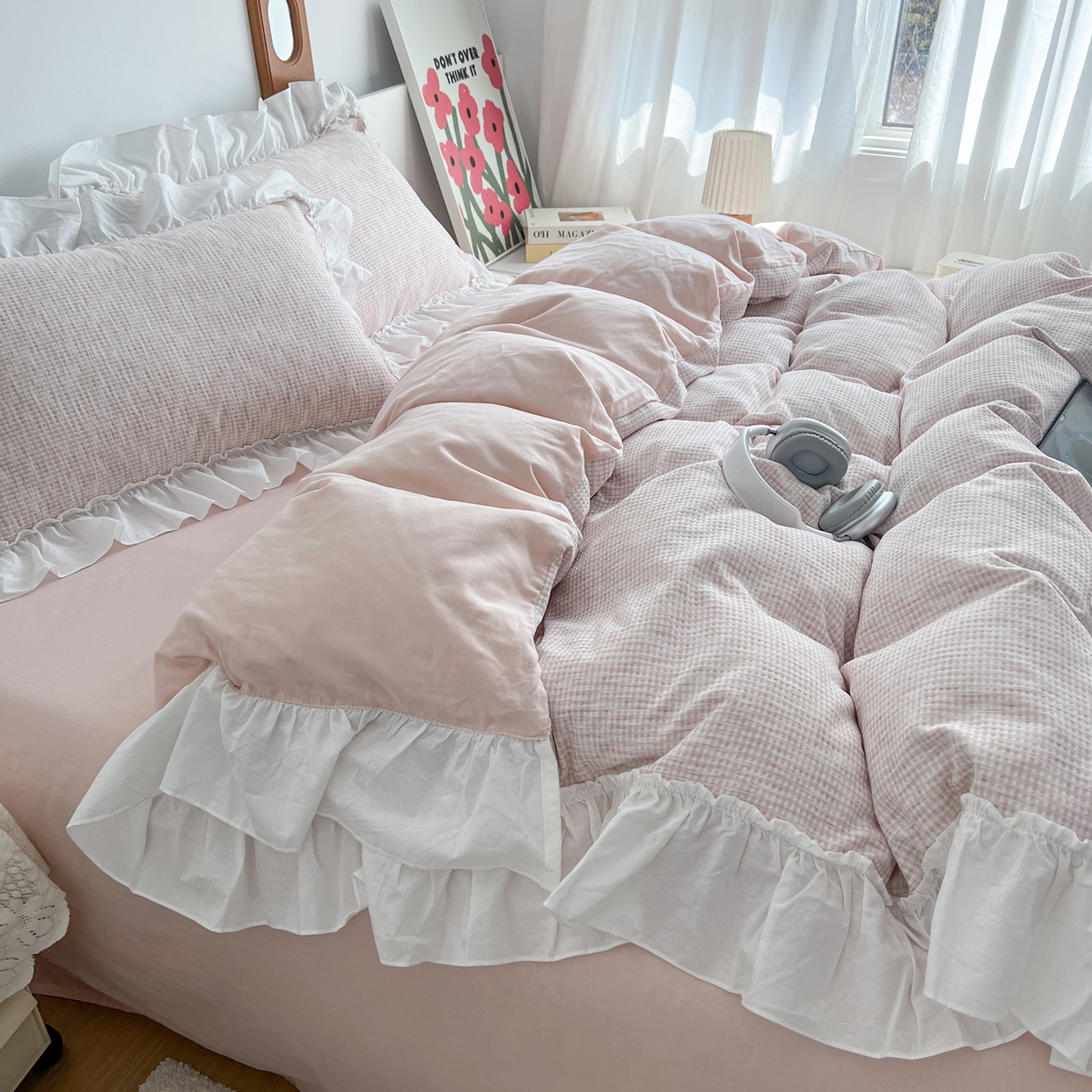 91家纺网 家纺一手货源 找家纺 晨曦家纺 2026新款荷叶花边雪尼尔提花四件套可水洗棉四件套少女风 粉雾奶芙