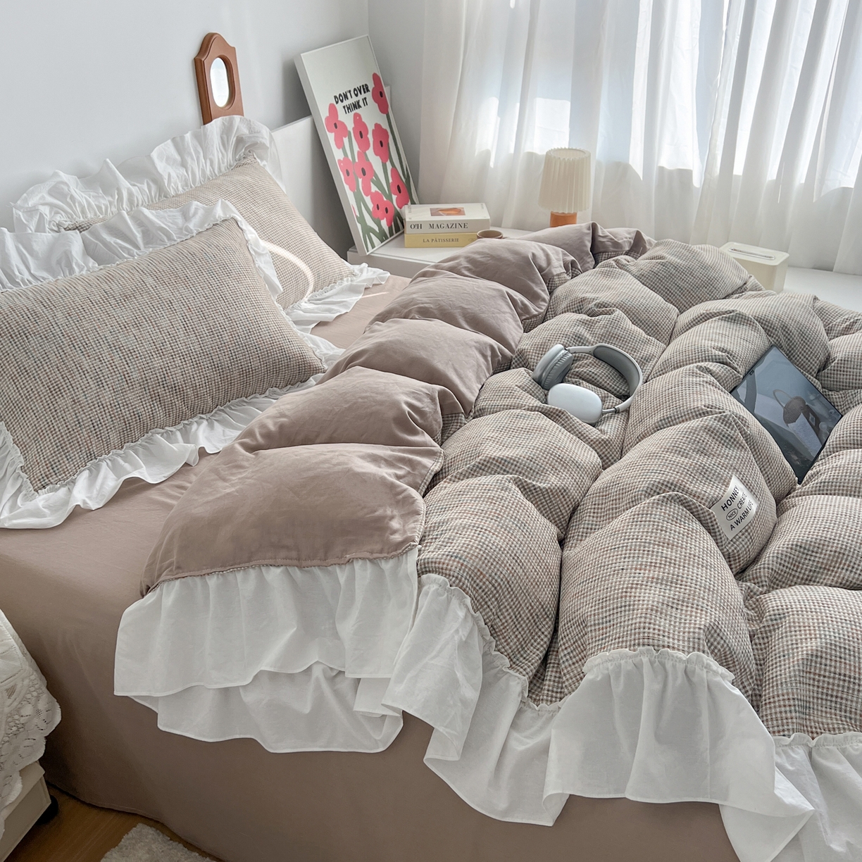 91家纺网 家纺一手货源 找家纺 晨曦家纺 2026新款荷叶花边雪尼尔提花四件套可水洗棉四件套少女风 焦糖软芙