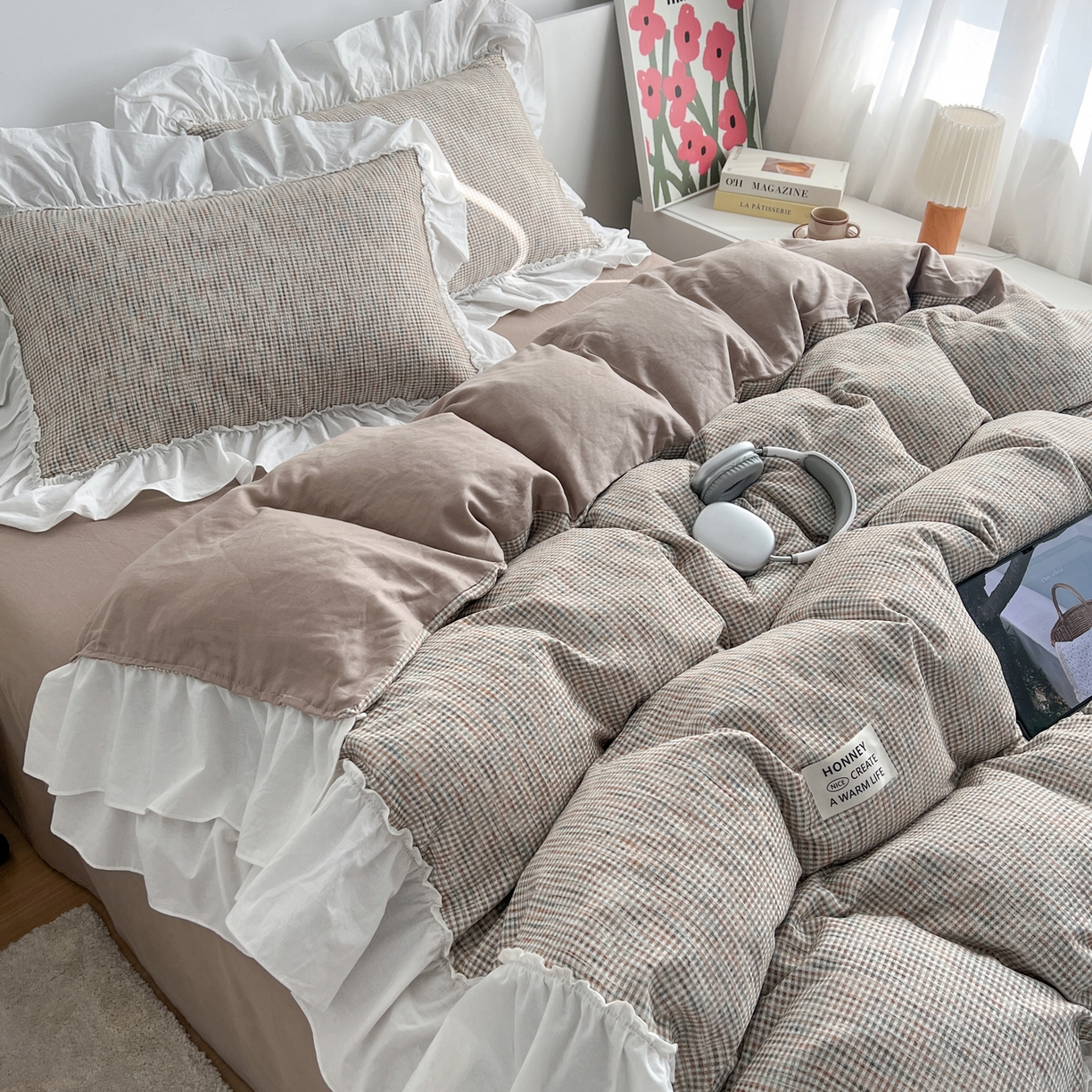 91家纺网 家纺一手货源 找家纺 晨曦家纺 2026新款荷叶花边雪尼尔提花四件套可水洗棉四件套少女风 焦糖软芙