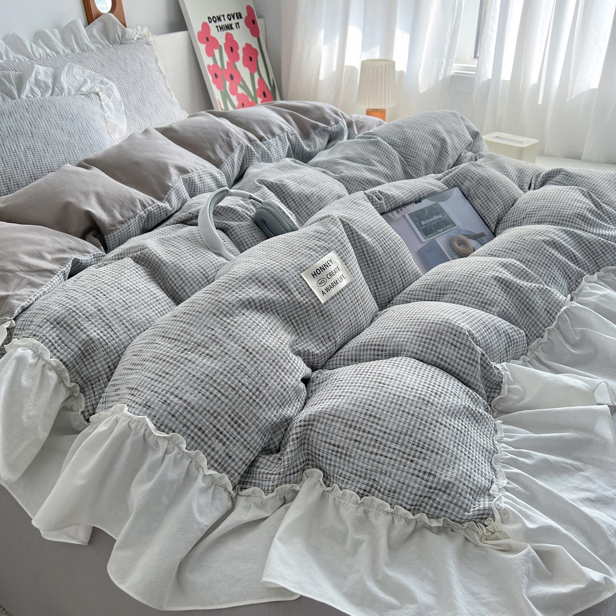 91家纺网 家纺一手货源 找家纺 晨曦家纺 2026新款荷叶花边雪尼尔提花四件套可水洗棉四件套少女风 浅灰松烟