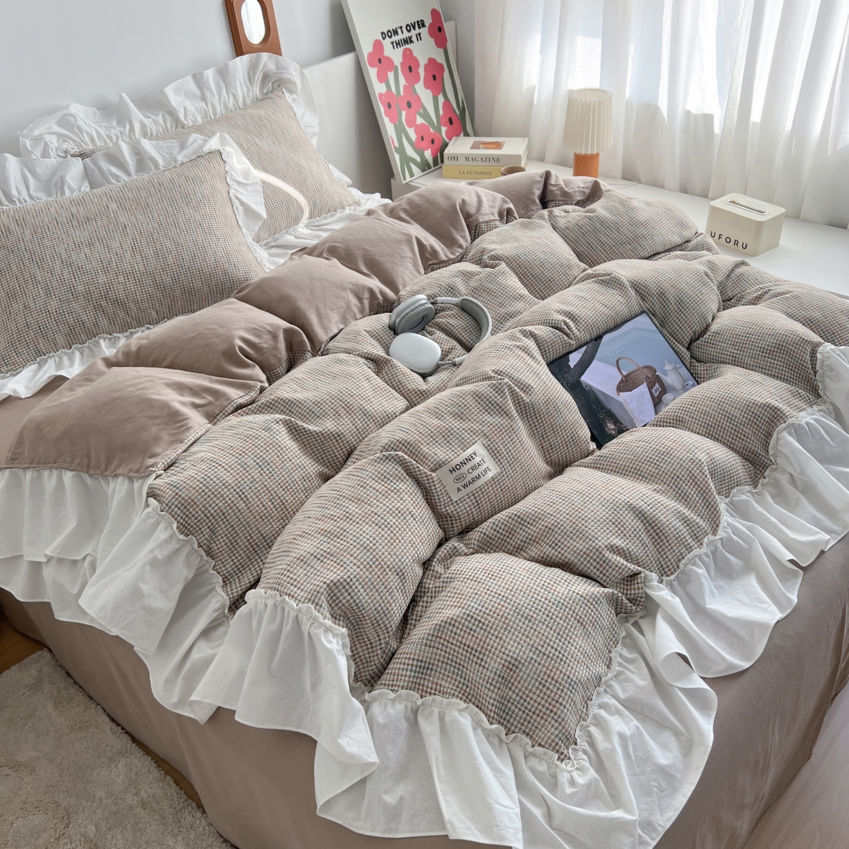 91家纺网 家纺一手货源 找家纺 晨曦家纺 2026新款荷叶花边雪尼尔提花四件套可水洗棉四件套少女风 焦糖软芙