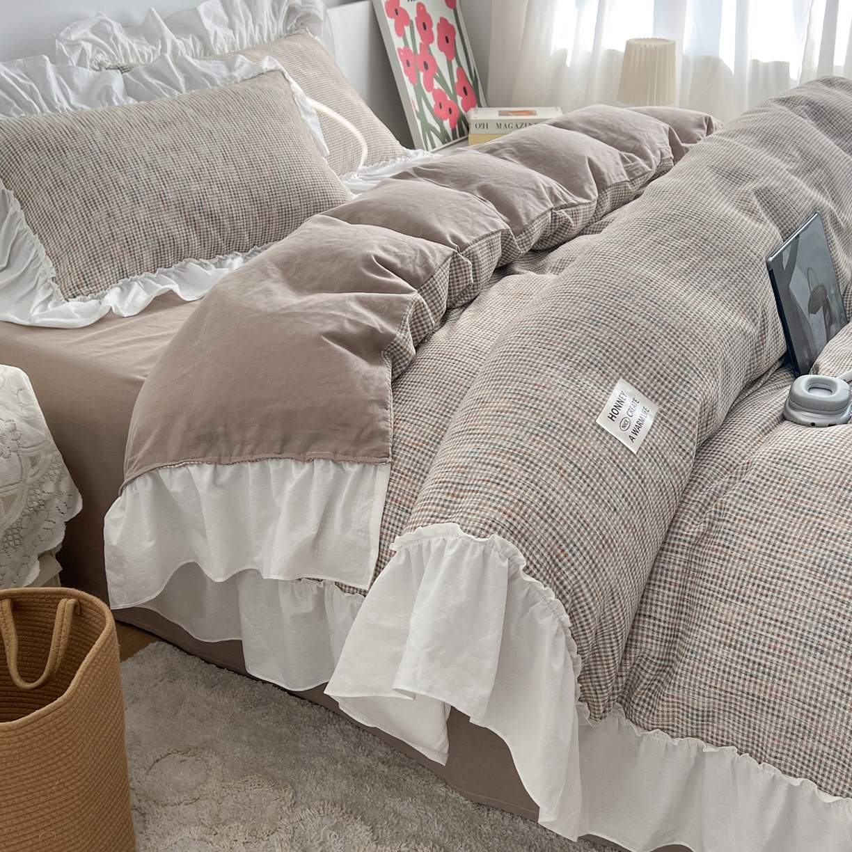 91家纺网 家纺一手货源 找家纺 晨曦家纺 2026新款荷叶花边雪尼尔提花四件套可水洗棉四件套少女风 焦糖软芙