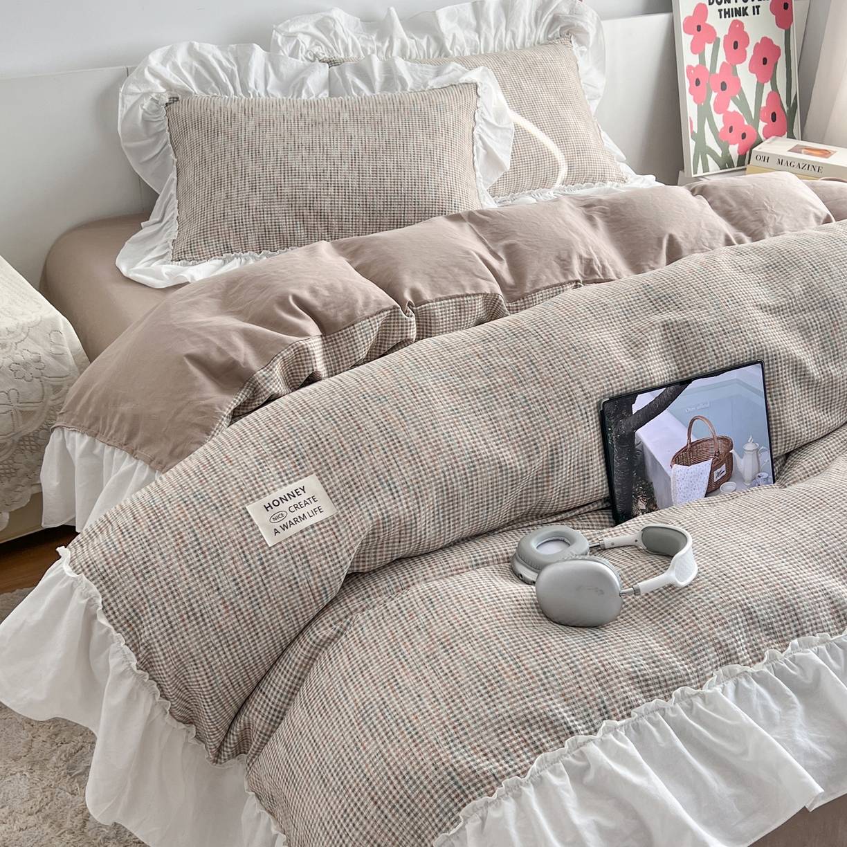 91家纺网 家纺一手货源 找家纺 晨曦家纺 2026新款荷叶花边雪尼尔提花四件套可水洗棉四件套少女风 焦糖软芙