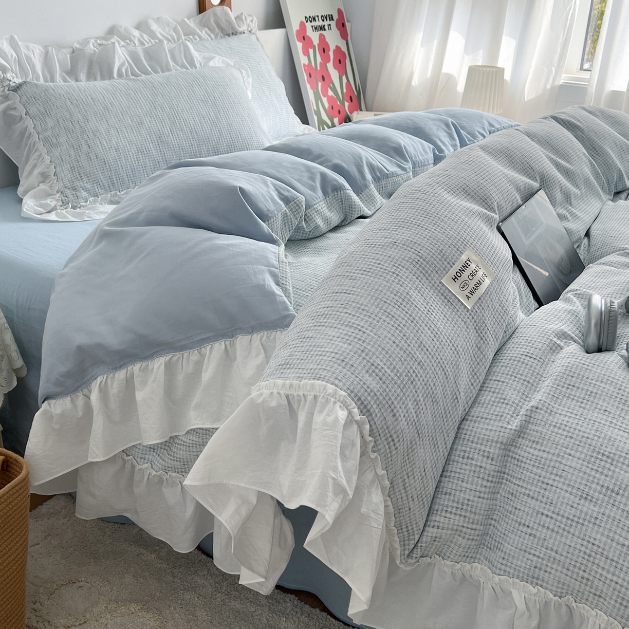 91家纺网 家纺一手货源 找家纺 晨曦家纺 2026新款荷叶花边雪尼尔提花四件套可水洗棉四件套少女风 法式奶蓝