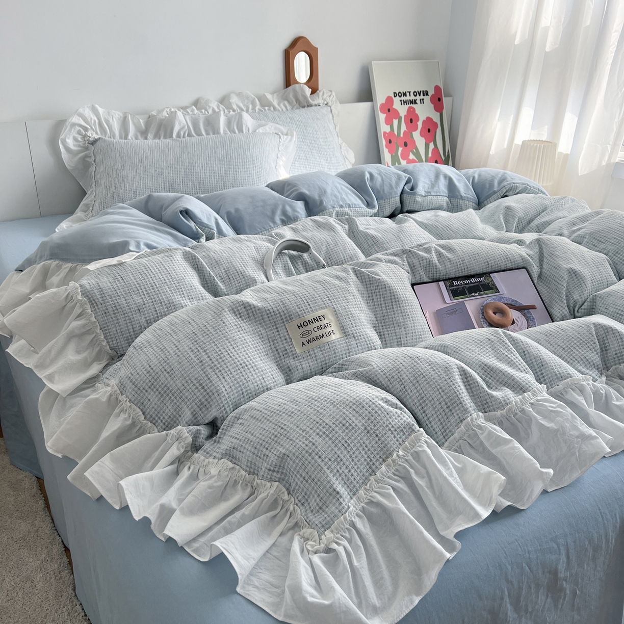 91家纺网 家纺一手货源 找家纺 晨曦家纺 2026新款荷叶花边雪尼尔提花四件套可水洗棉四件套少女风 法式奶蓝