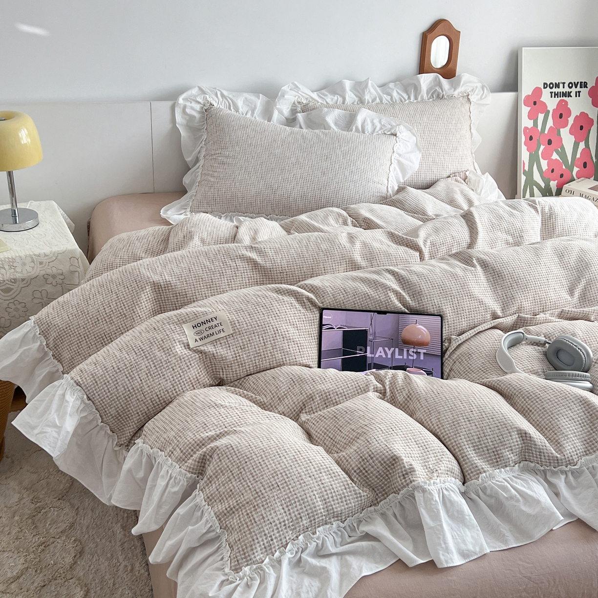 91家纺网 家纺一手货源 找家纺 晨曦家纺 2026新款荷叶花边雪尼尔提花四件套可水洗棉四件套少女风 奶茶华夫