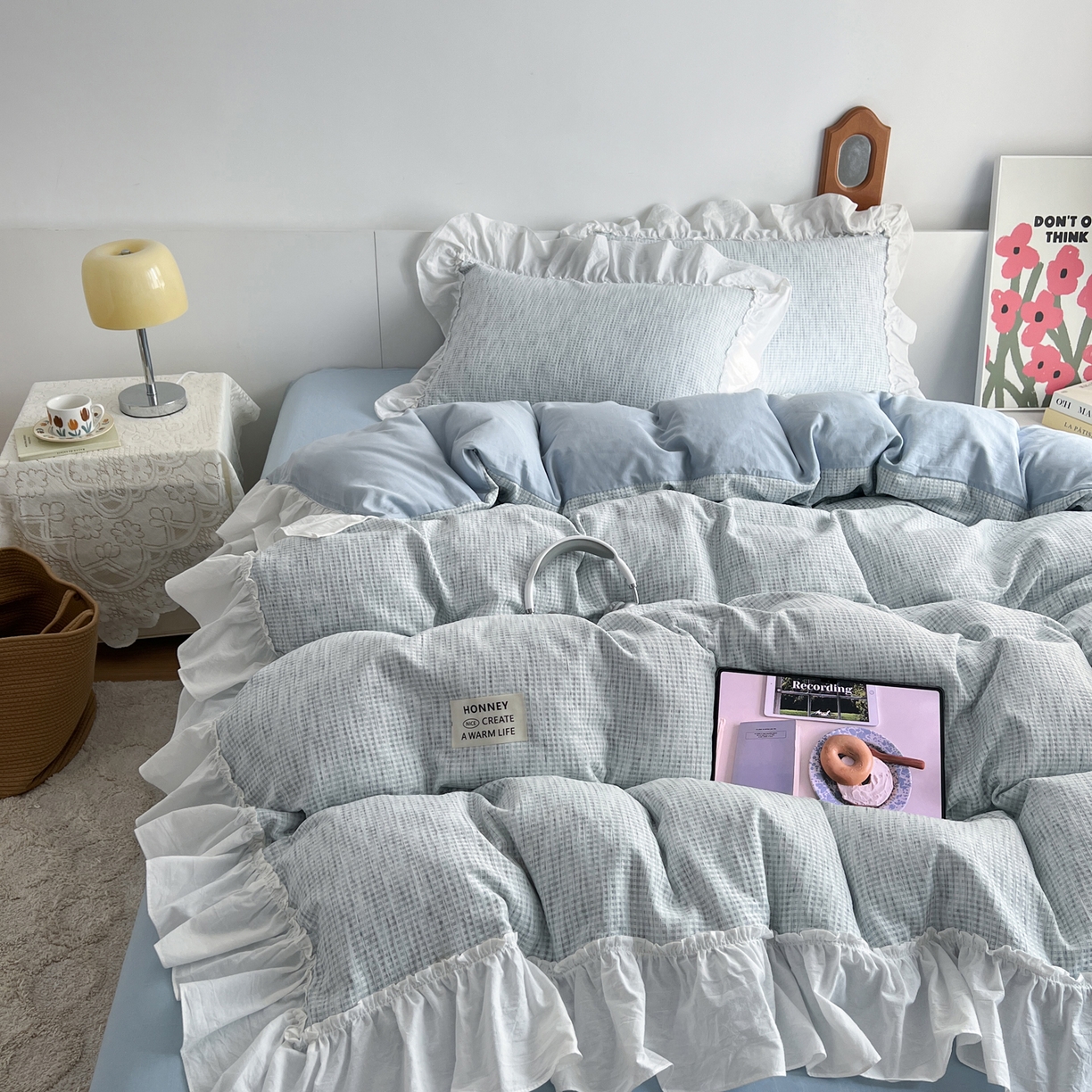 91家纺网 家纺一手货源 找家纺 晨曦家纺 2026新款荷叶花边雪尼尔提花四件套可水洗棉四件套少女风 法式奶蓝