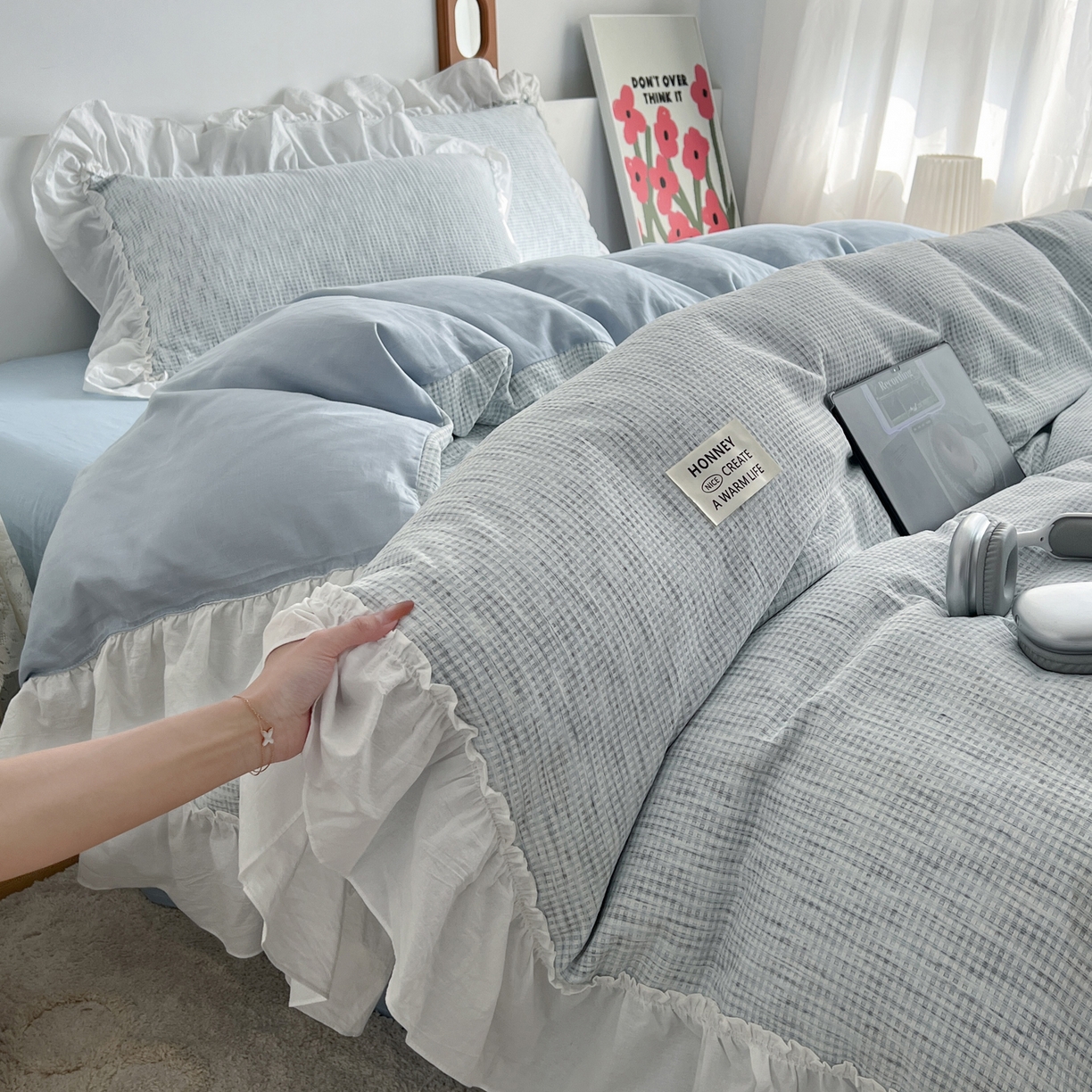 91家纺网 家纺一手货源 找家纺 晨曦家纺 2026新款荷叶花边雪尼尔提花四件套可水洗棉四件套少女风 法式奶蓝